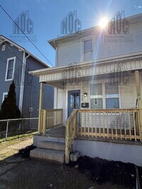 Building Photo - 440-440 Locust St