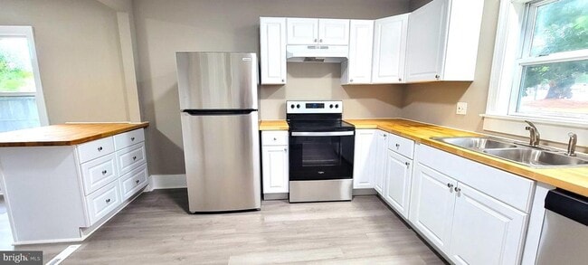 Building Photo - 104 Middleneck Ln