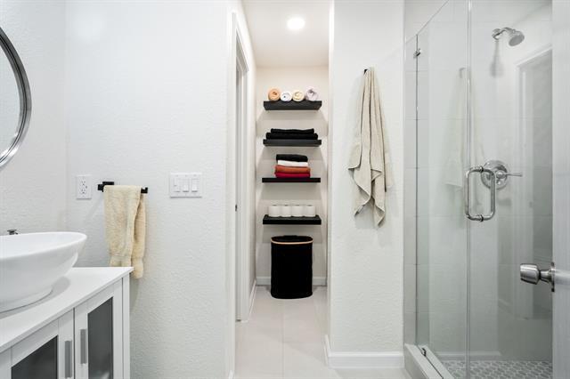 Building Photo - 419 Brooks Ln