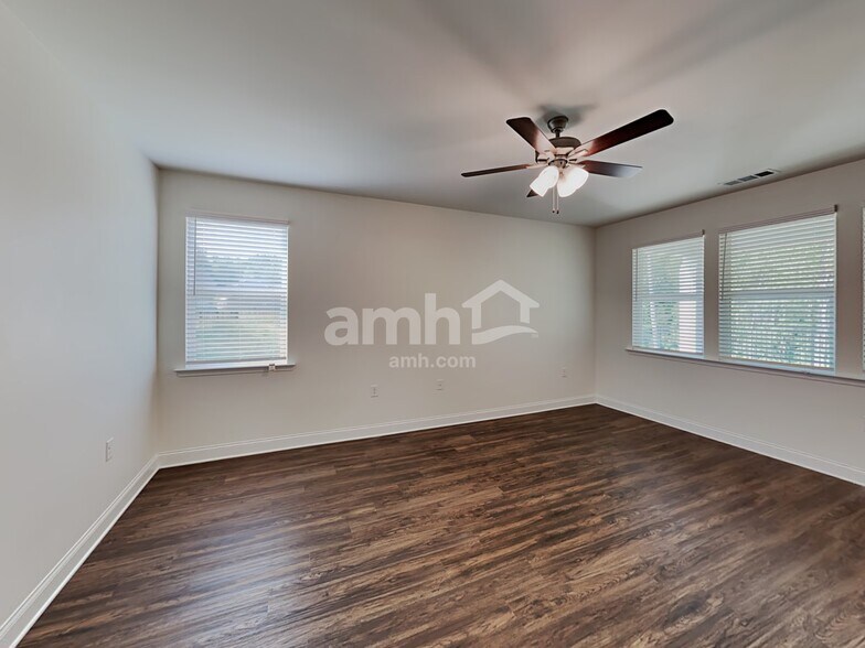 Building Photo - 437 Tributary Ln