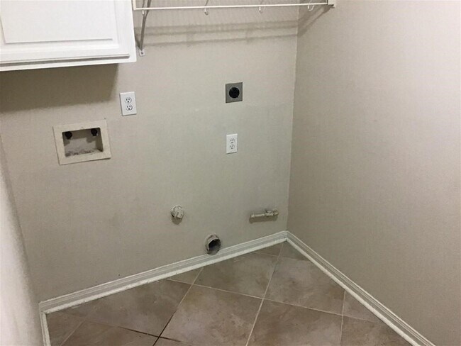 Building Photo - 1830 Arrowhead Ct
