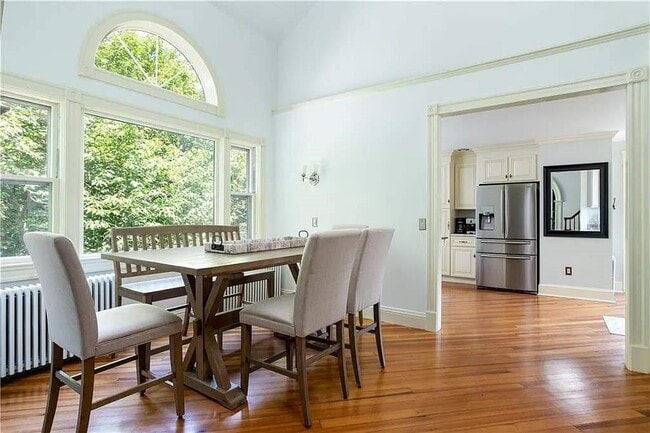 Building Photo - 75 Green End Ave