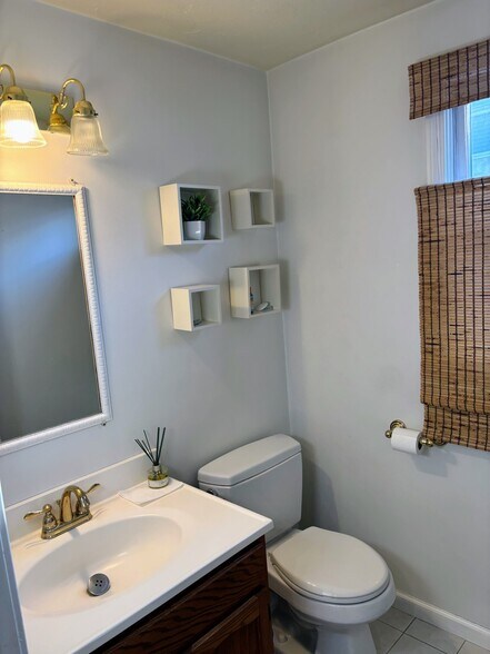 Building Photo - 16 Pinecrest Vlg