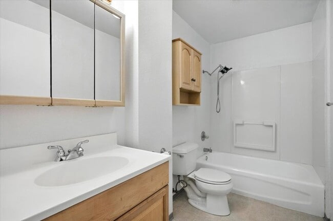 Building Photo - 8740 Carter Cir