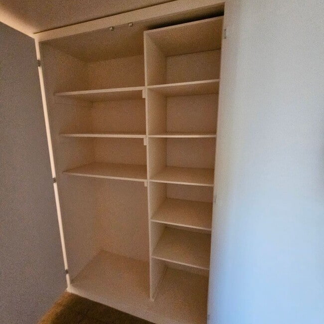 Building Photo - Updated Rental Available Now!