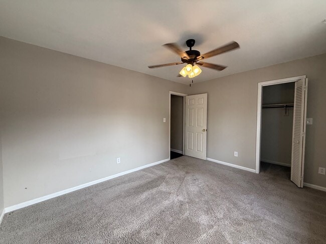 Building Photo - 3-Bedroom Townhome Just Minutes From Downtown Hickory!