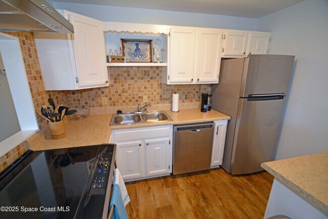 Building Photo - 201 St Lucie Ln