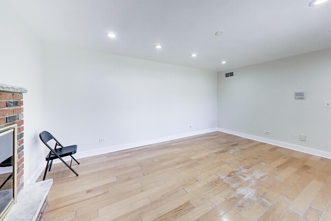 Building Photo - 1526 Carrol Ct