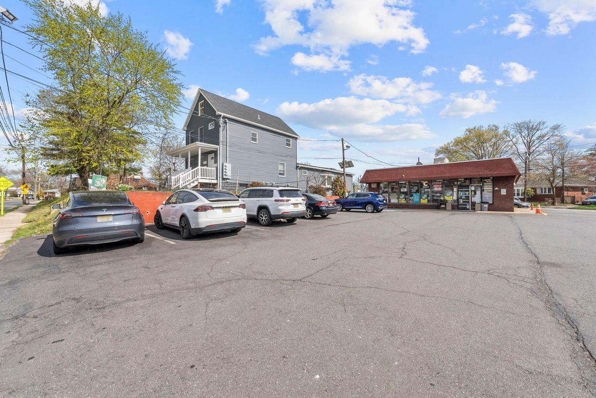 Building Photo - 816 King Georges Rd