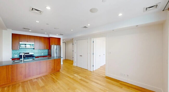 Building Photo - wonderful one bedroom for immediate move