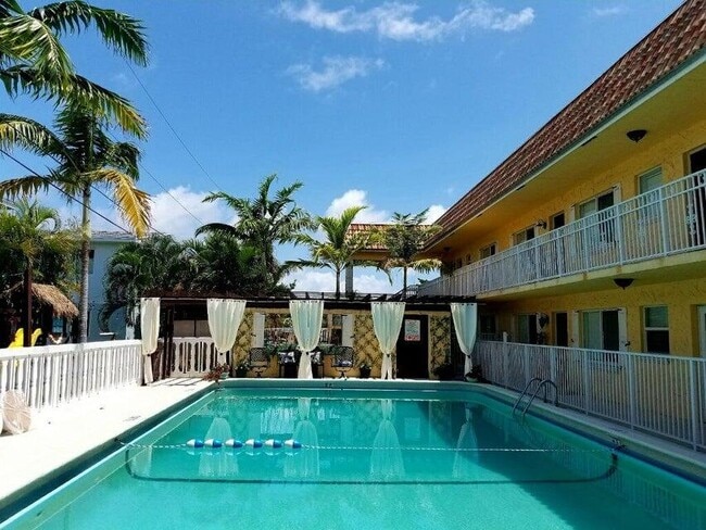 Building Photo - 741 Hummingbird Way