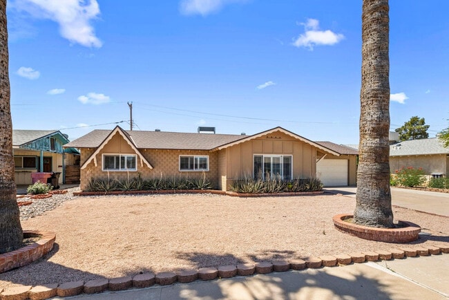 Building Photo - 8323 E Montecito Ave