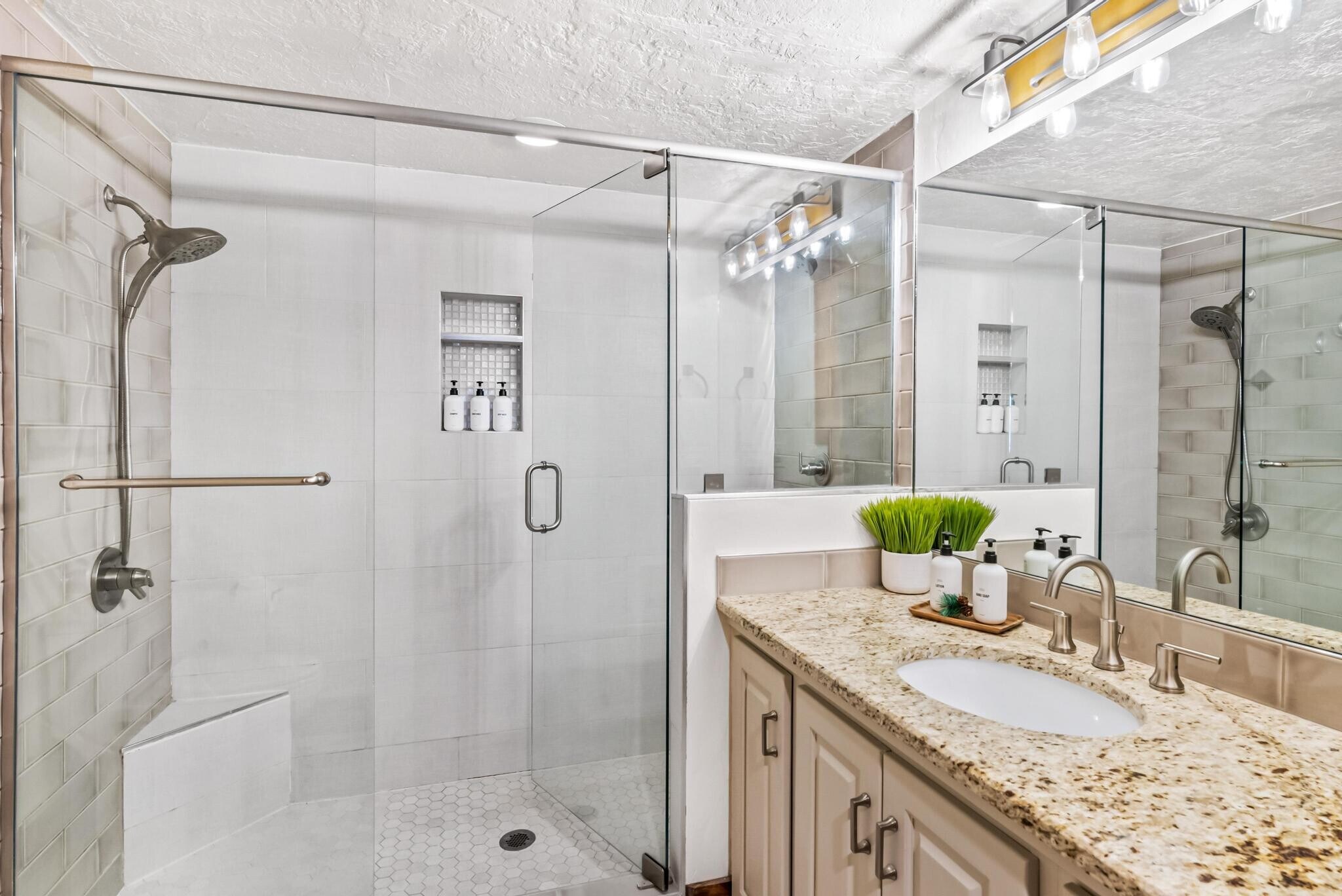 Building Photo - 7447 Royal St