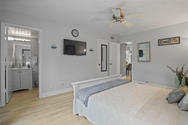 Building Photo - 4880 SW 64th Ave