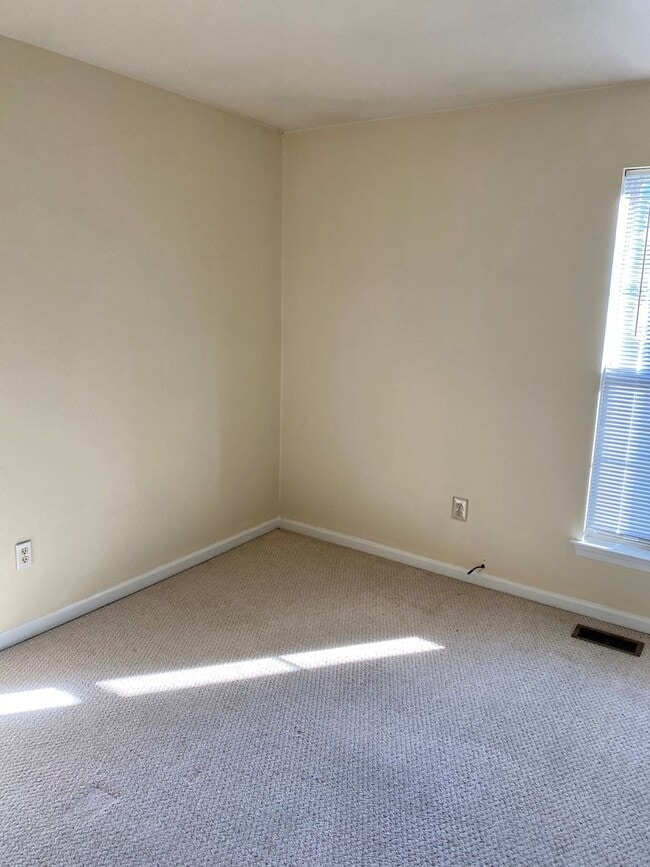 Building Photo - Amazing 2-Bedroom/2-Bathroom Condo with Parking Space in West Chester! Available mid-February!