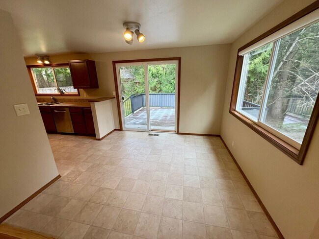 Building Photo - Redmond Home