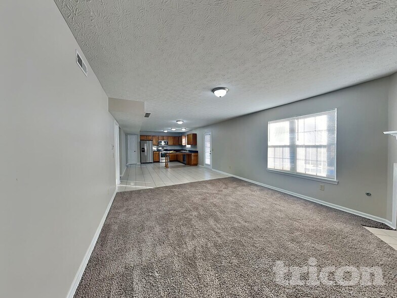 Building Photo - 614 Eastpointe Dr