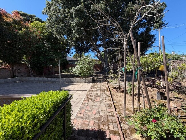 Building Photo - 4BD/3BA Two-Story Home | Flexible Layout + Big Backyard