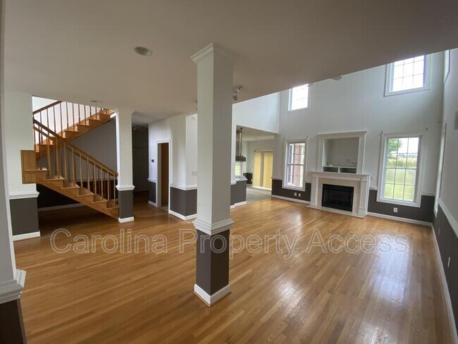 Building Photo - 1021 Rolling Farm Dr