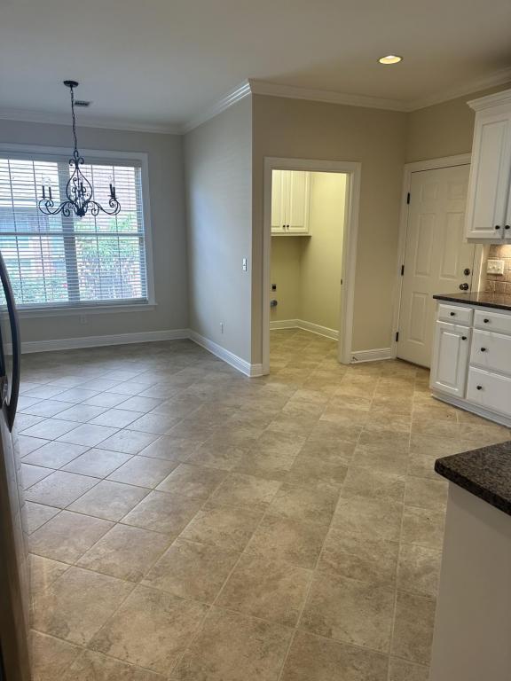 Building Photo - 711 Greenbriar Dr