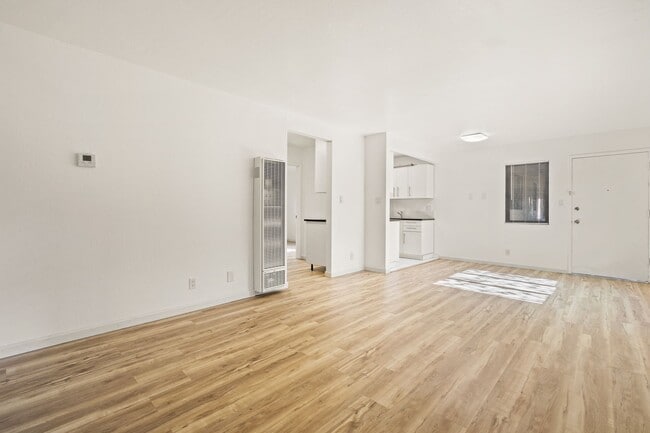 Building Photo - Secluded Rockridge 2BD | Parking Included | Near BART, Shops & Dining