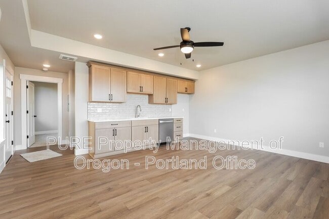 Building Photo - 2659 NE Justus Ave