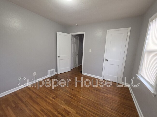 Building Photo - 530 Mayfair Blvd