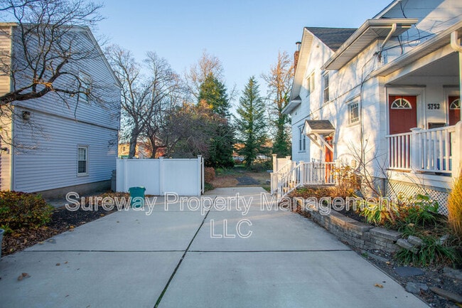 Building Photo - 5753 Rogers Ave