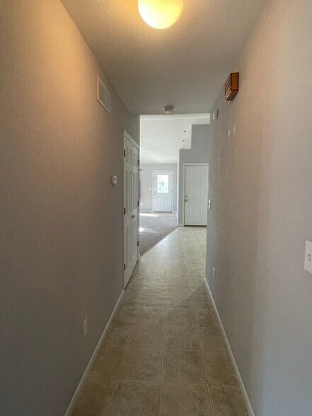 Building Photo - 1010 Orchard Dr