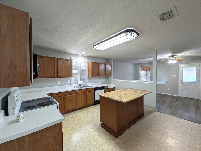 Building Photo - 1736 Carolina Ridge Way