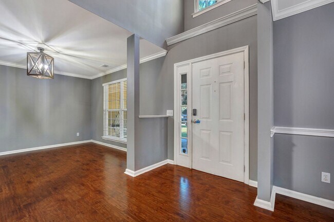 Building Photo - Richmond Hill Beauty: 4-Bedroom Home with Stunning Lagoon Views!