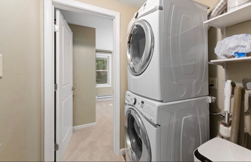 Building Photo - 33 village plaza Rd