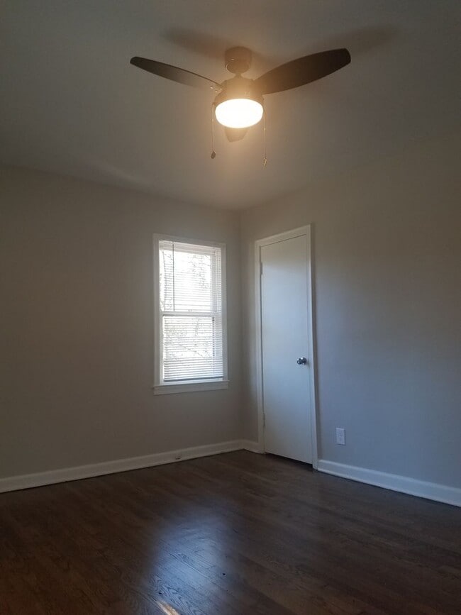 Building Photo - 4 Bed 2 Bath in Decatur!