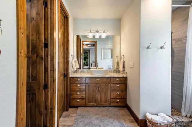 Building Photo - 6696 Paradise Dr