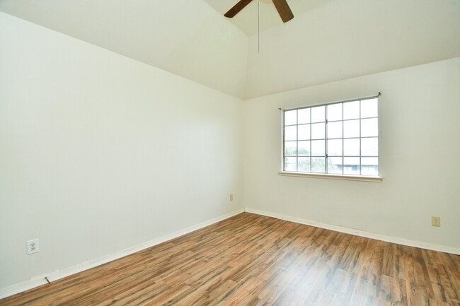 Building Photo - 4306 W Thunderwood Cir