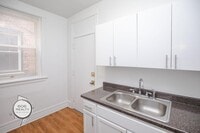 Building Photo - Marquette Park 2 Bed w/Hardwood Floors & Central heat