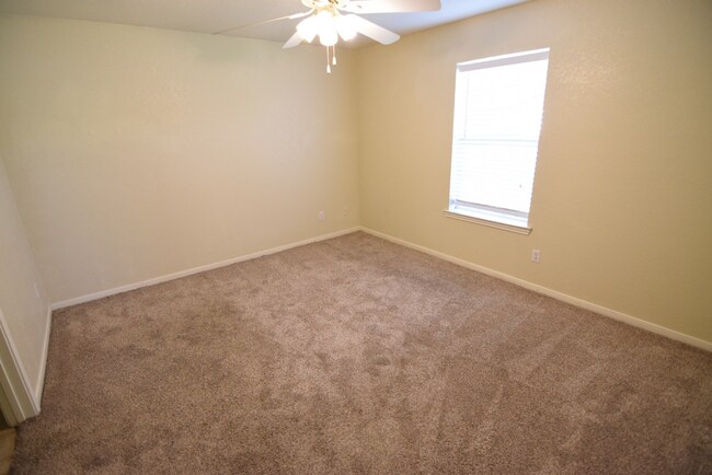 Building Photo - 900 Concho St