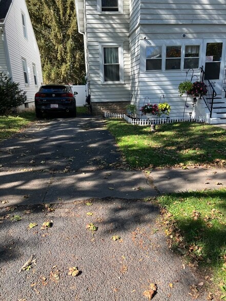 Building Photo - 160 Stafford Ave