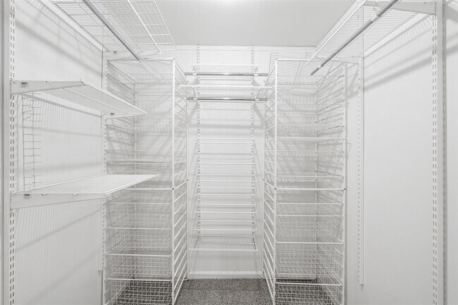 Building Photo - 500 E Riverside Dr