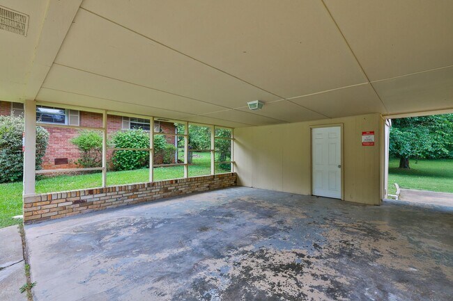 Building Photo - 1260 Shore Dr SW