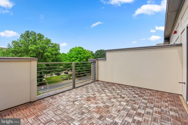 Building Photo - 10413 Fernwood Rd