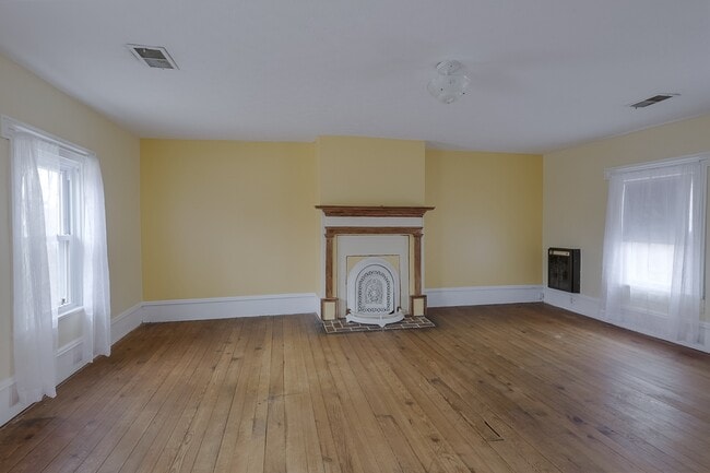 Building Photo - 329 Grayson St