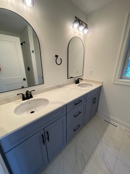 Master Bath - 4035 California Rd