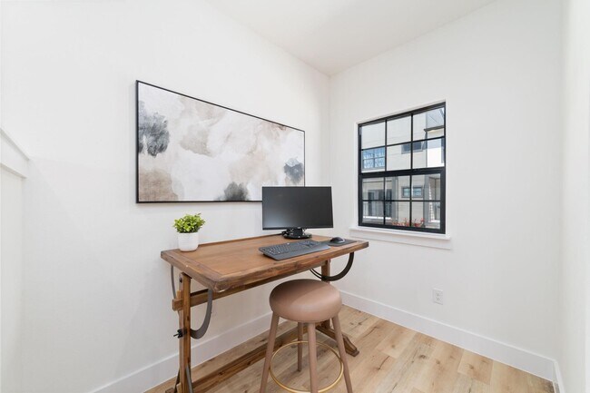 Building Photo - 11925 N Hoa Sen Cir