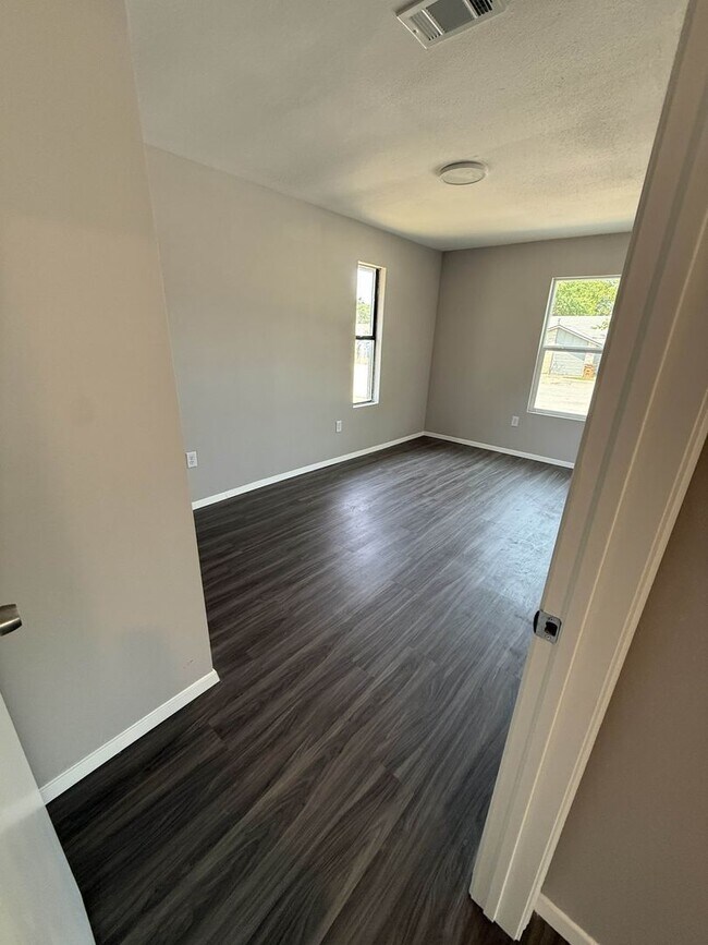 Building Photo - 6800 Bryonwood Dr