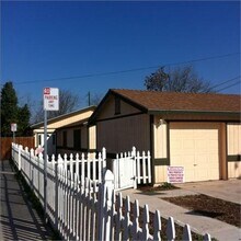 Building Photo - 732 E 3rd St