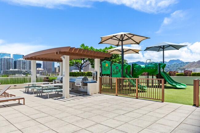 Building Photo - 555 South St