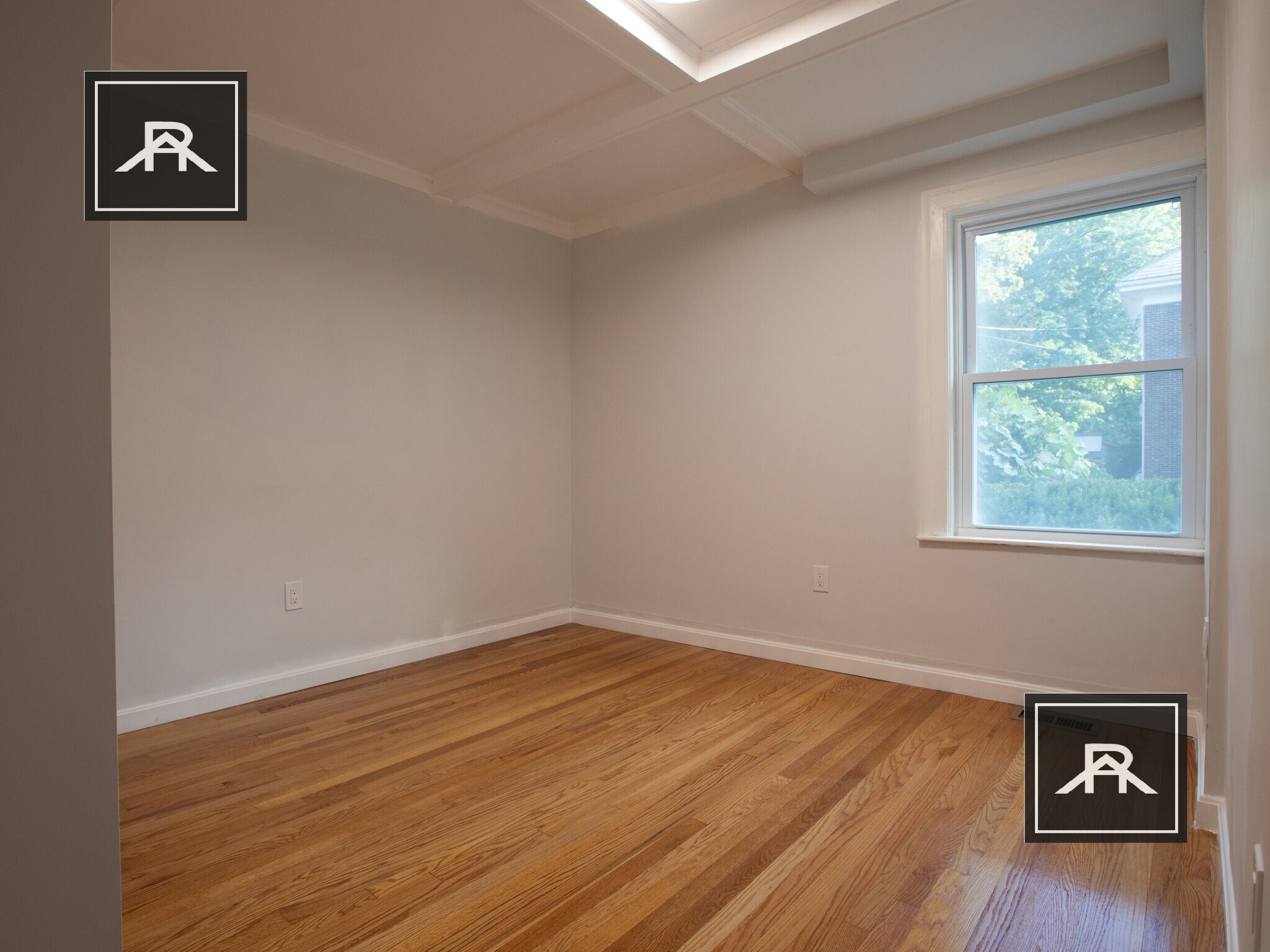 Building Photo - 48 Greycliff Rd