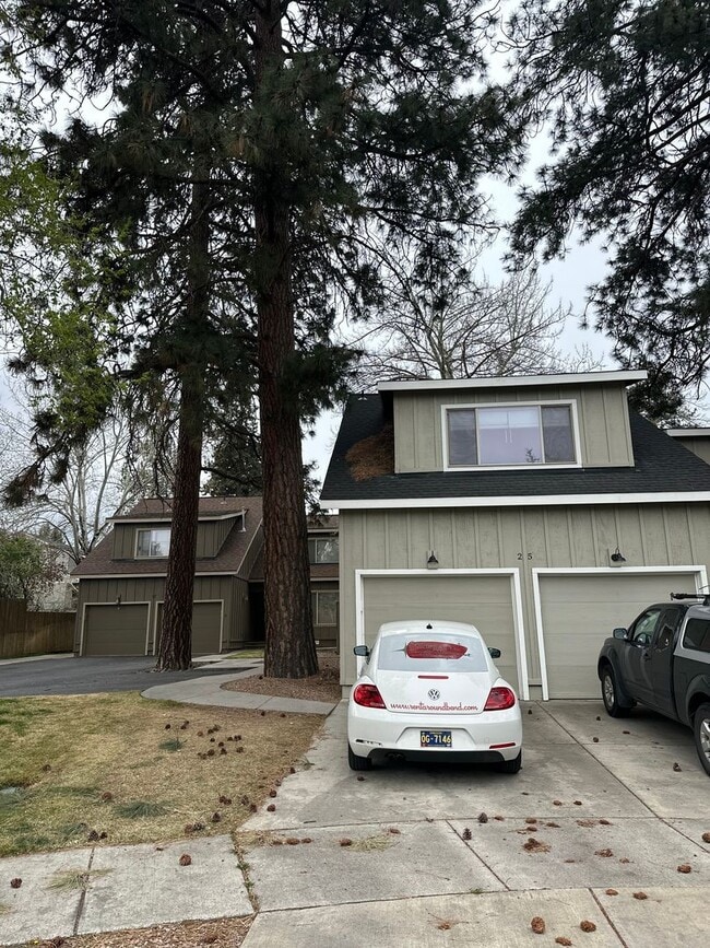 Building Photo - 25 SW Roosevelt Ave