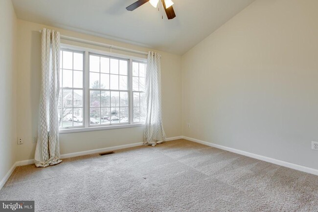 Building Photo - 8627 Trail View Dr